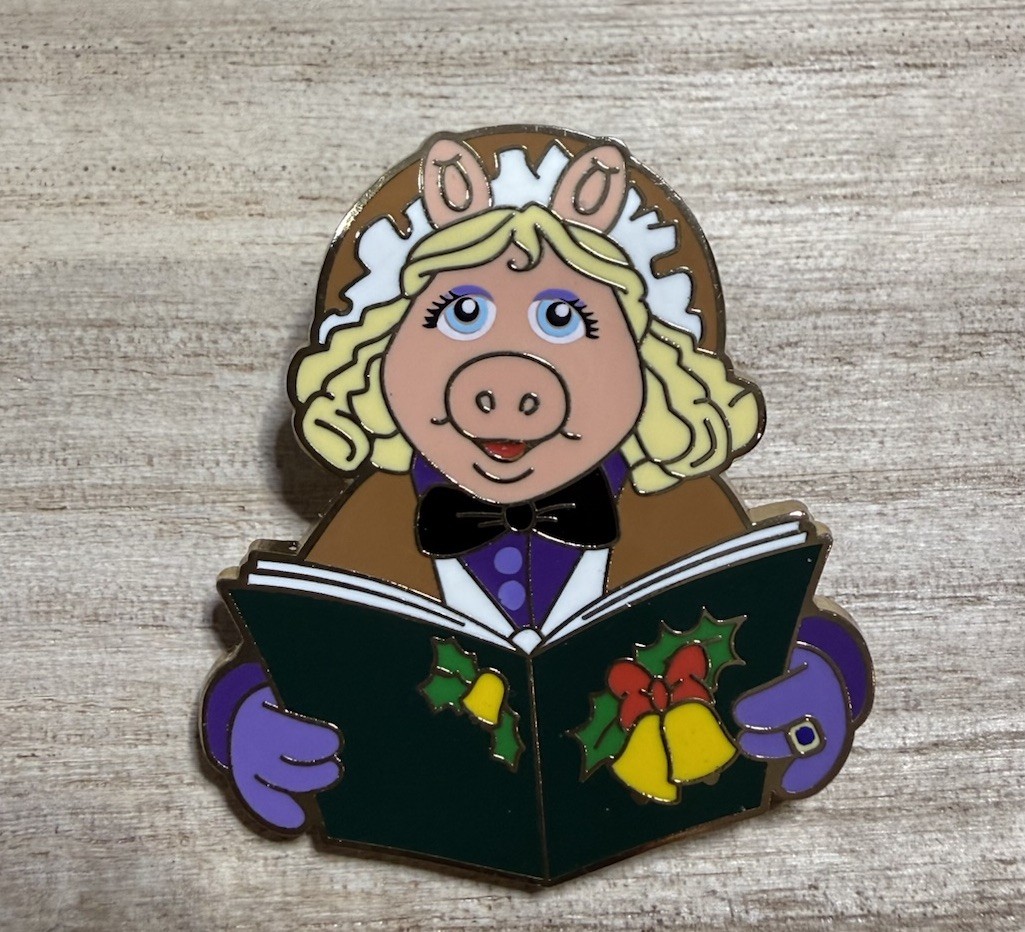 Muppets Miss Piggy Christmas Carol 30th Anniversary Mystery Pin Disney LR 2022