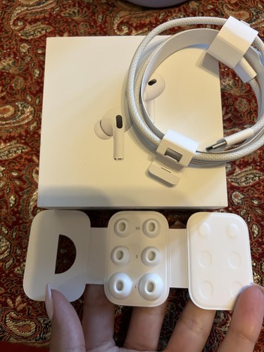 Airpods Pro 2ème génération | Annulation active du bruit (ANC) - Photo 2 sur 2
