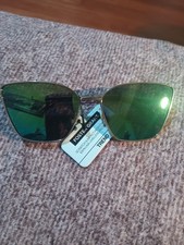 Foster Grant Trend Cat Eye Sunglasses Gold Metal Frame Green Tinted Plastic Lens