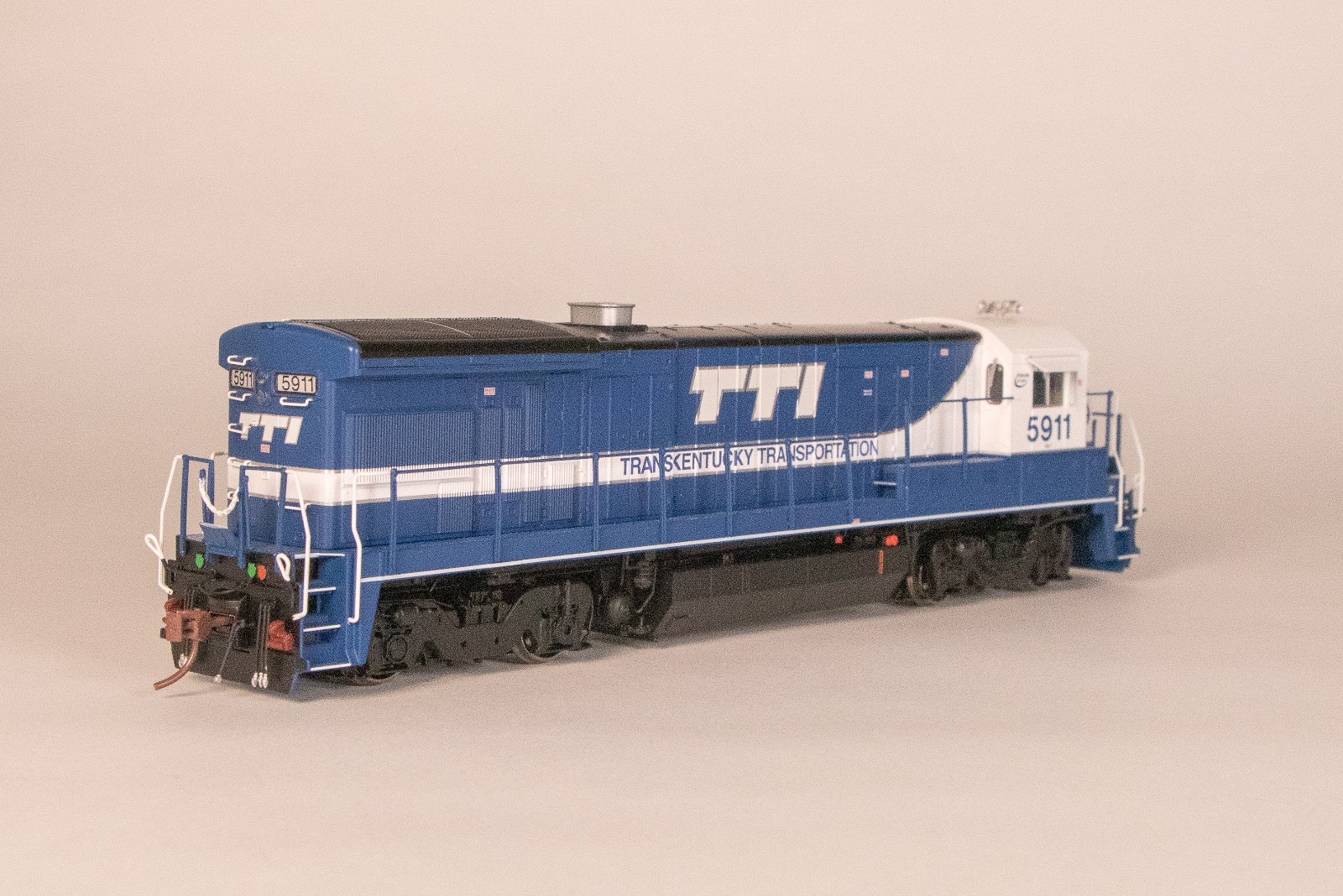  Rapido 18051 - TTI B36-7 #5911 - DC silent/DCC ready