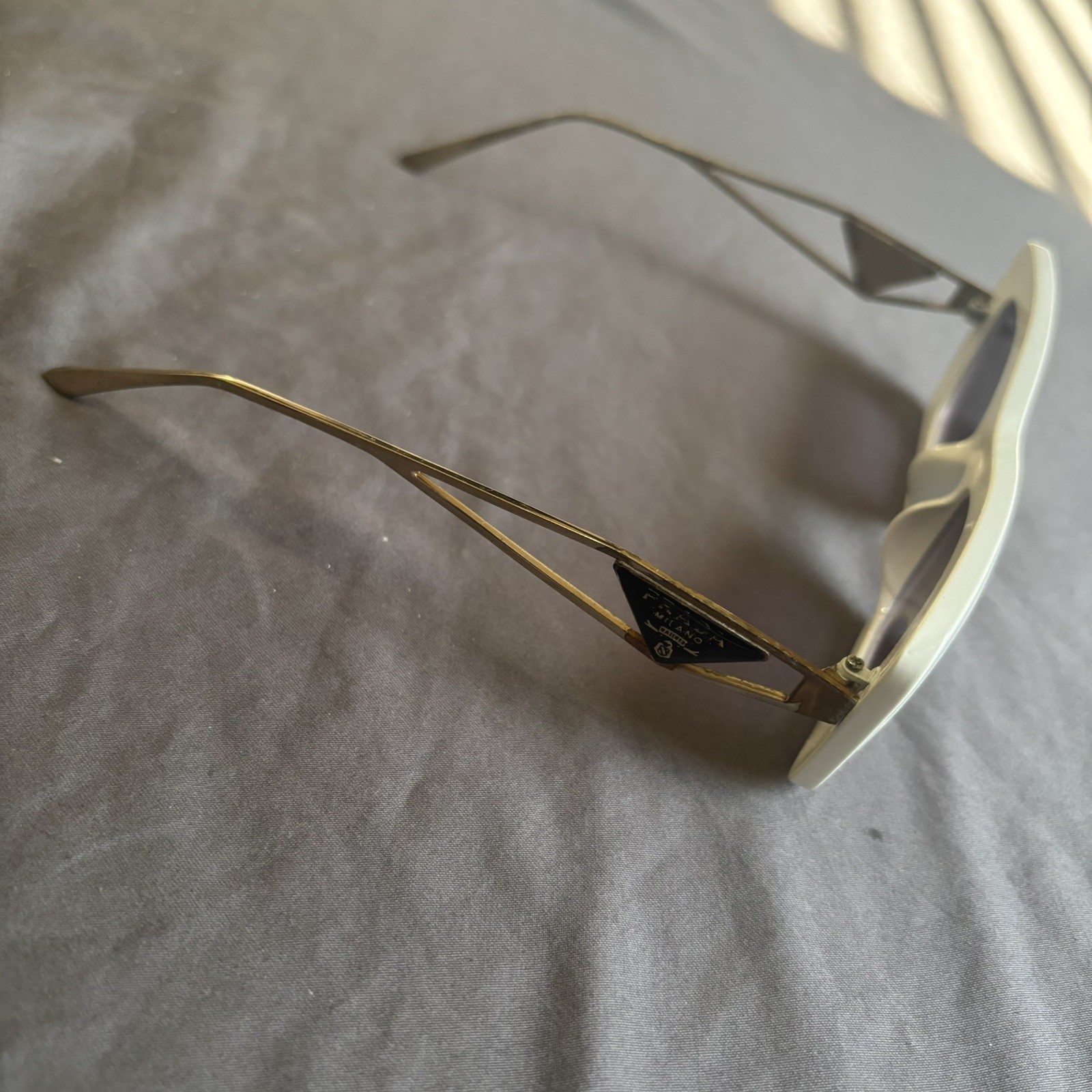 Prada White Cat Eye Rectangle Sunglasses SPR 17W … - image 4