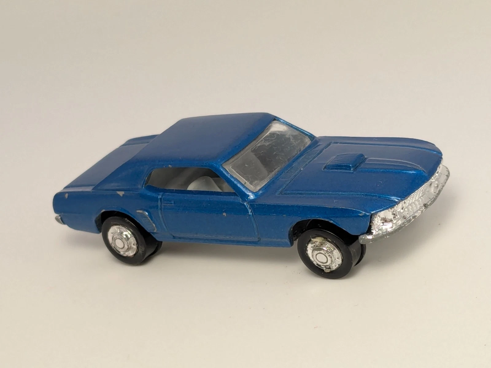 Vintage Woolworth 7120 PlayArt Peelers Blue Ford Mustang GT Hardtop 1/64 Diecast
Opens in a new wind