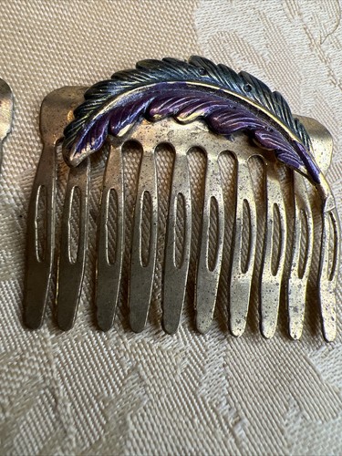 Vintage Pair Of Feather Hair Combs - Picture 3 of 10