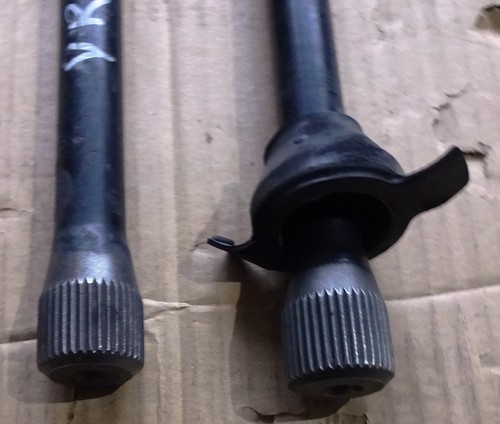 TOYOTA TOWNACE YR25 92 96 2WD FRONT PAIR TORSION BARS TORQUE SPRINGS L - R - Picture 2 of 6