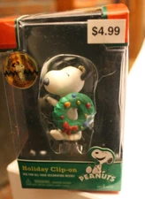 CVS Holiday Clip-On ~ Snoopy