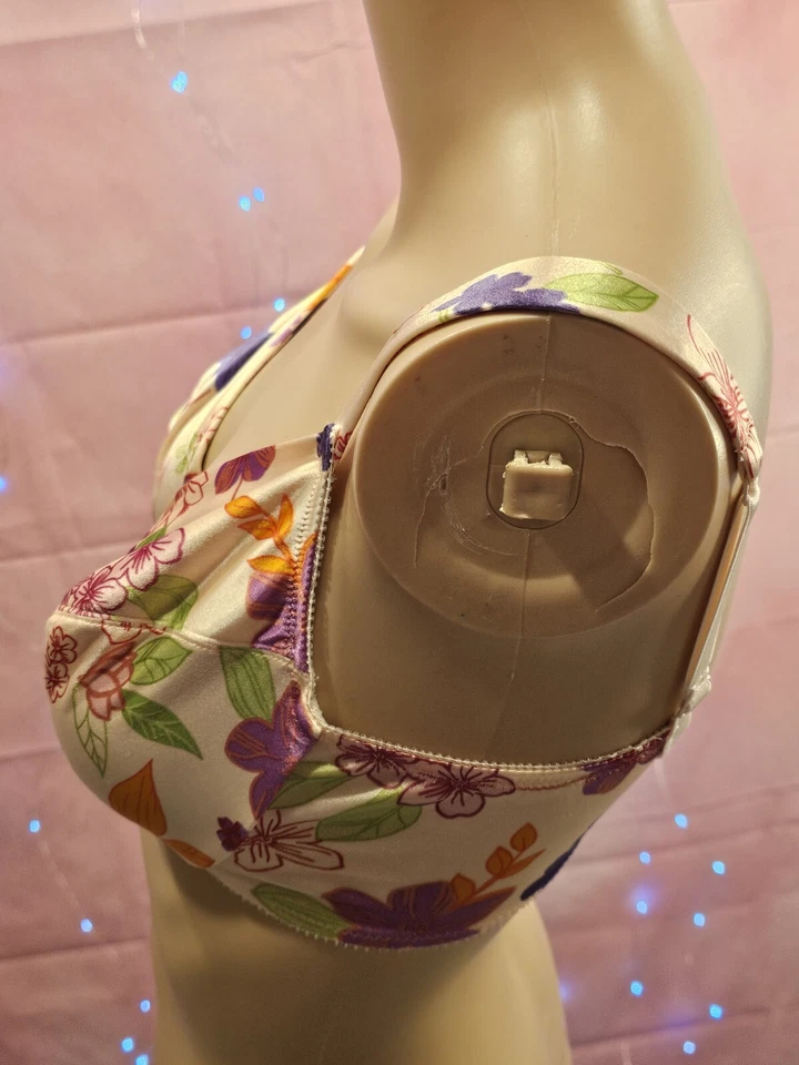 Sutiã Victoria's Secret Vintage Cetim MULTOCOLOR Floral Tamanho 34D - Imagem 4 de 4