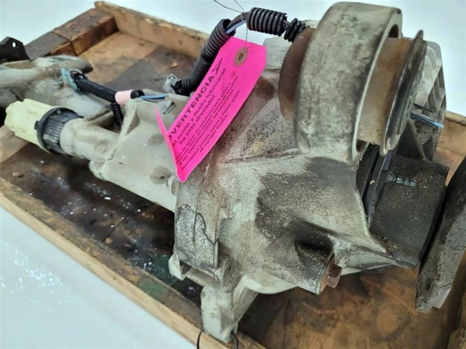 2000-2006 Chevy Suburban 1500 Front Axle Differential Carrier 3.73 Ratio Opt GT4 - Image 3 of 4