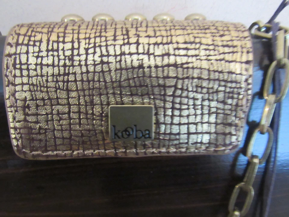 NUEVO CON ETIQUETAS $345 KOOBA BETHENNY CAJA DE MADERA CADENA MONEDERO MARRÓN/ORO METÁLICO - TIENE DEFECTOS Foto 3 de 4