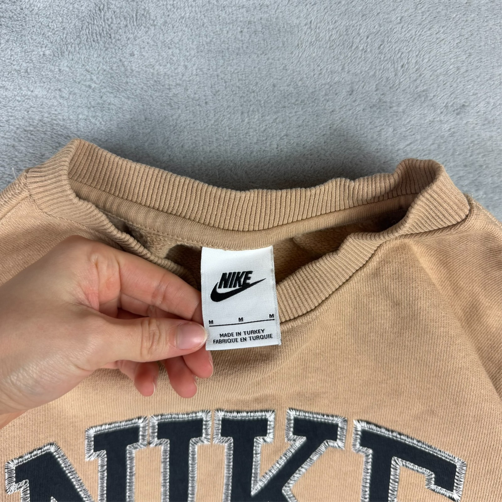 Vintage Nike Y2K Beige Tan Spellout Swoosh Collegiate Size Medium Sweatshirt image 5