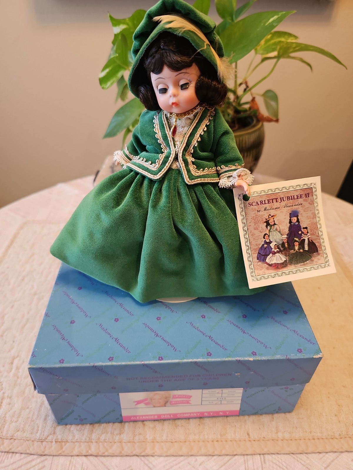 Madame Alexander 8” Scarlett O’Hara Doll Gone With The Wind Emerald Dress Stand