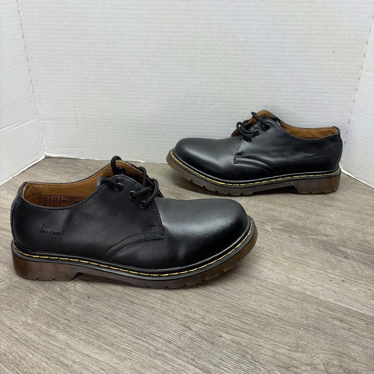Dr Marten\'s Vintage Oxfords Men\'s 12 Black Leather 4 Eye Made In England Shoes Vintage, Doc Marten Black Oxfords, Metal Tunnel Eyes, Made  main image 4