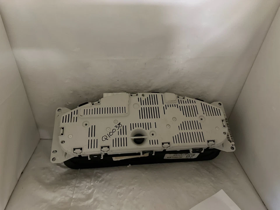 Speedometer Instrument Cluster 2005 Nissan Frontier 6Cyli. SE 201,644 Miles 4x4 - Image 2 of 3