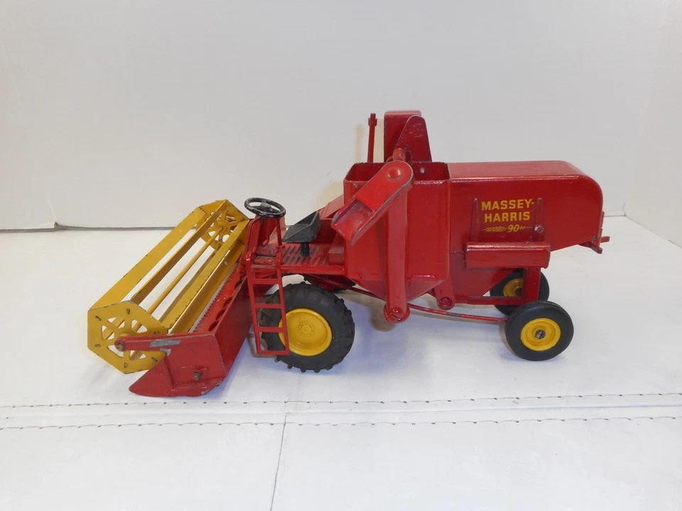 Lincoln 1/20 Massey Haris 90 Self Propelled Toy Combine - Image 4 of 4