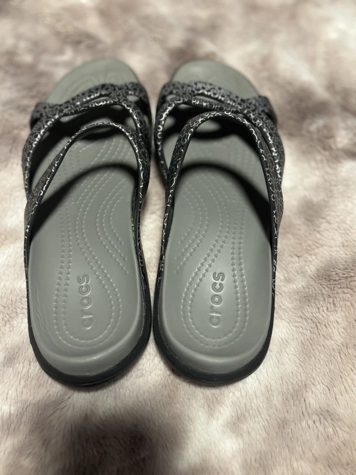 Sandalias sin cordones Crocs Disney Mickey Mouse Meleen Twist talla 9 negras y grises cómodas Foto 2 de 4