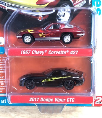 1:64 Auto world FLAMES 2 PACK 1967 Corvette  and 2017 Viper TARGET EXCLUSIVE b