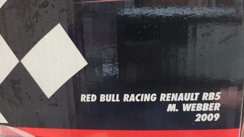 1/18 Minichamps Red Bull RB5 Mark Webber - Picture 10 of 10