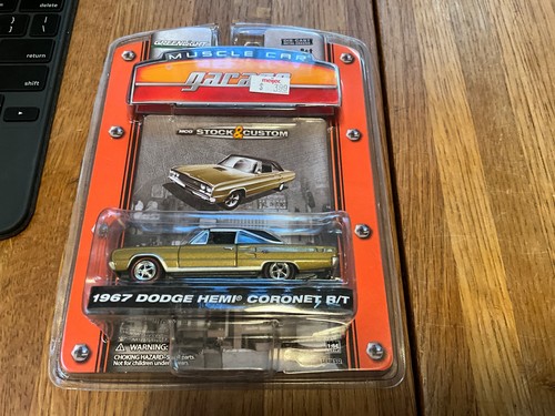 GREENLIGHT MUSCLE CAR GARAGE 1967 DODGE HEMI CORONET R/T