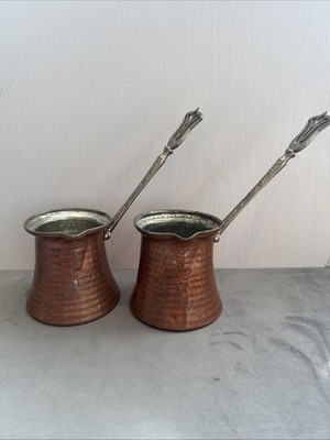 2x Vintage gehämmertes Kupfer Türkische Kaffeekanne mit aufwendigem Griff