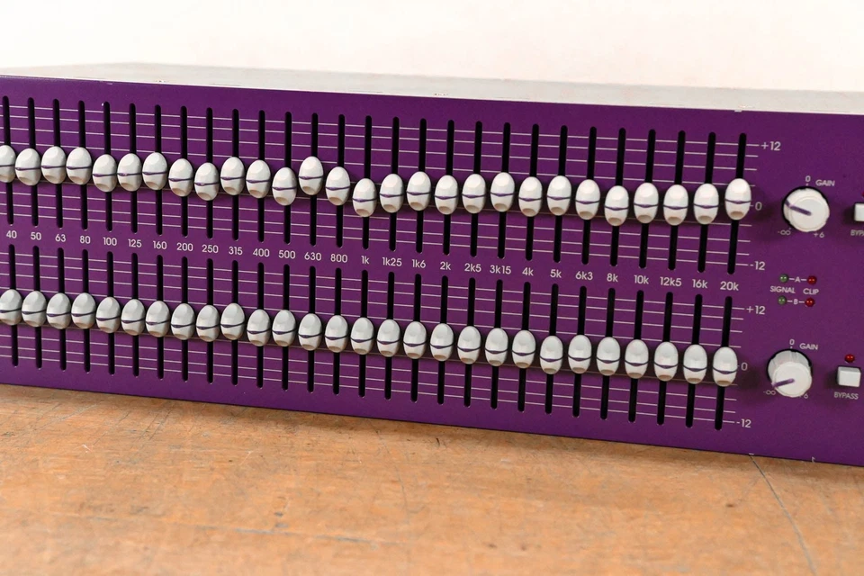 Klark Teknik SQ1G Square ONE Graphic 2-Channel 30-Band Graphic Equalizer CG01TNS - Image 3 of 4