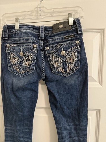 Jeans taglio stivaletto Miss Me taglia 26 lavaggio scuro strass ricamo angelo cucitura interna 26" - Foto 5 di 13