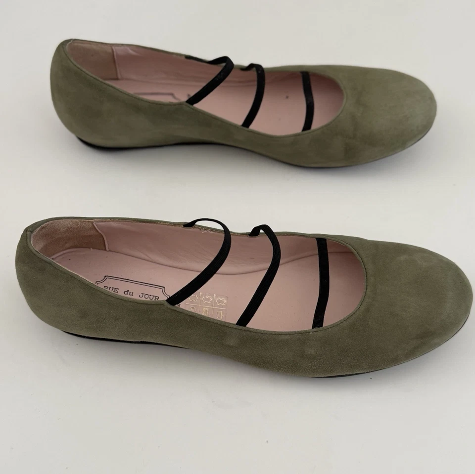$485 Rue Du Jour Paris Green Suede Cancun Mary Jane Flats Size 38.5/7.5 US Italy - Image 3 of 4
