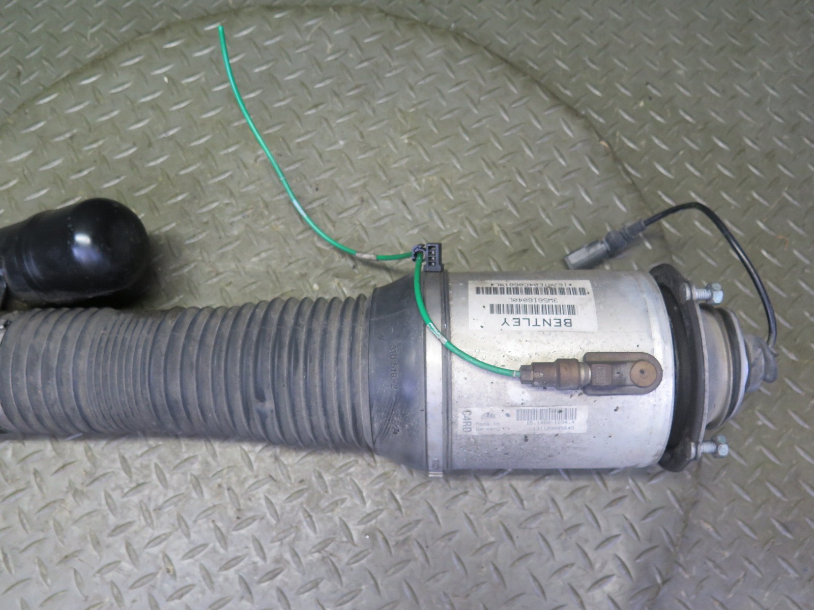 2006-2012 BENTLEY FLYING SPUR FRONT RIGHT SIDE AIR RIDE AIR SHOCK STRUT ABSORBER