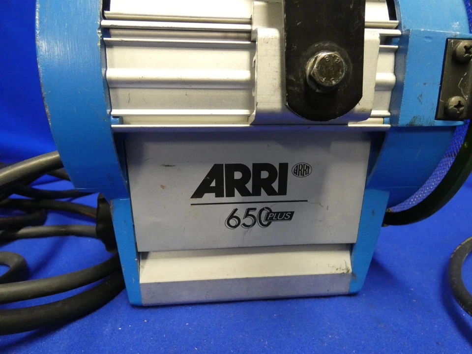 Luces Arri 650W Plus Qty2 con cables Edison, interruptor de encendido/apagado, abrazaderas C, bombillas adicionales Foto 2 de 4