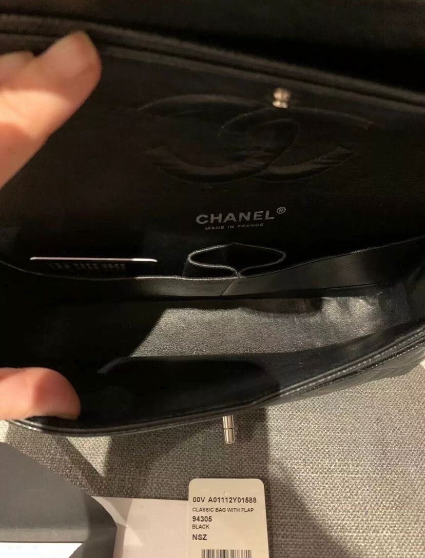 Chanel Classic Double Flap Medium Caviar, Authenticated, Excellent condition  image 10