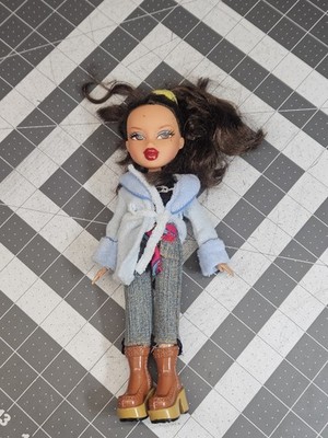 Bratz Doll Yasmin Cloe Dark Hair Blue Eyes 2001 MGA Denim Jeans Boots Robe