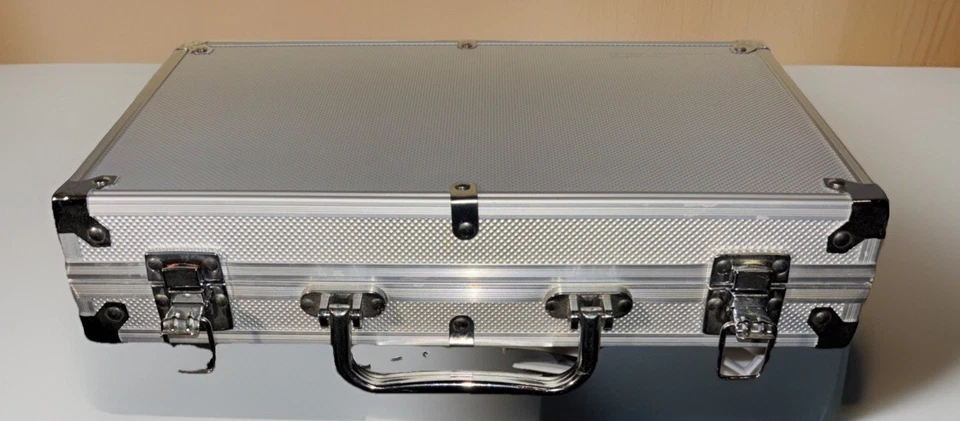 Poker Set Cardinal's Texas Hold 'Em Tournament with Case (Missing Cards & Dice) - image 3 of 3