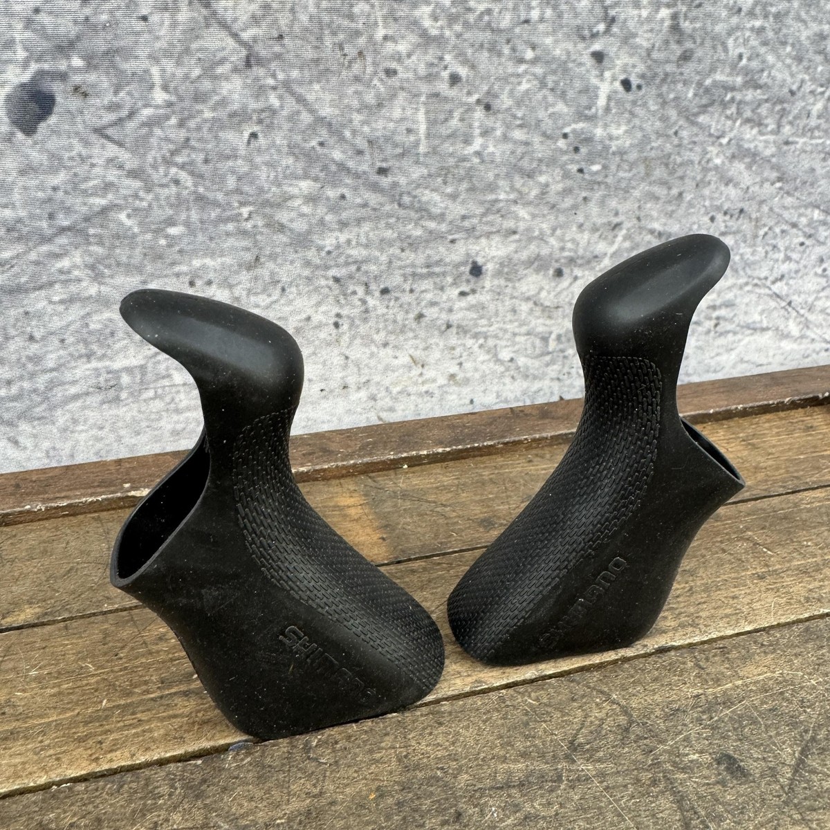 Shimano Ultegra Di2 ST-6770 Lever Hoods NOS Covers Pair Black 50g