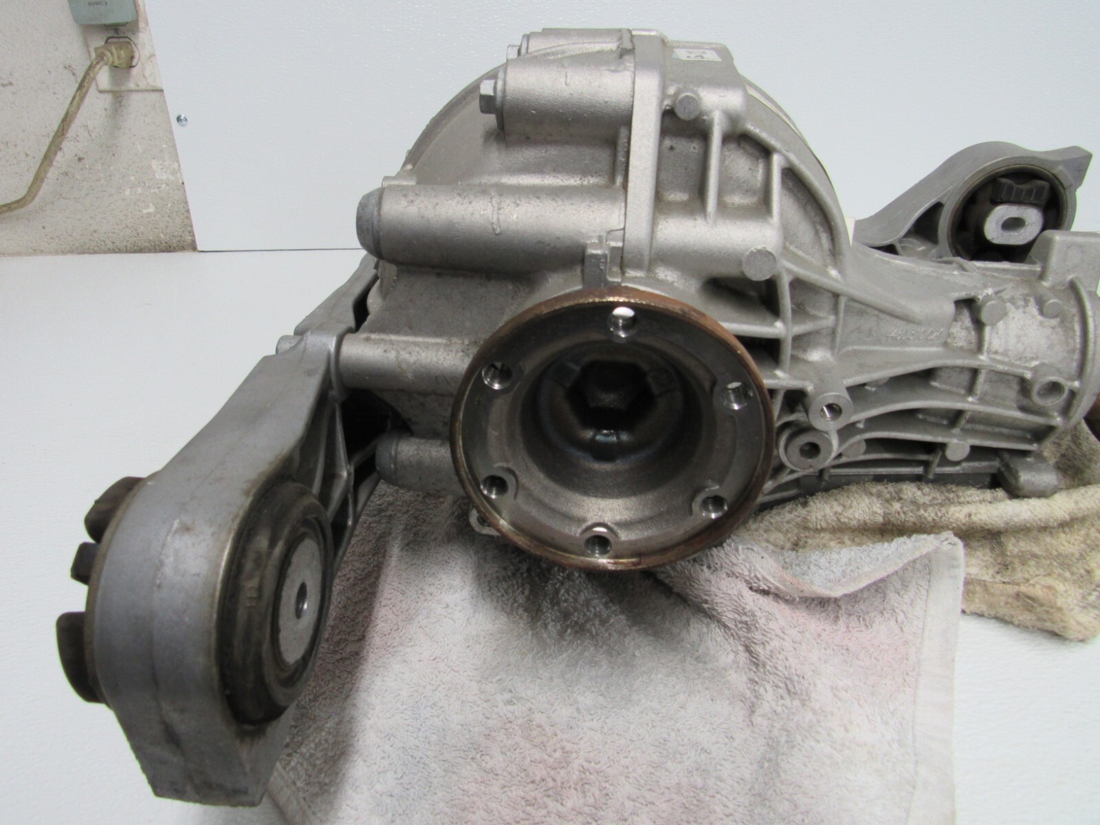 2016 BENTLEY CONTINENTAL GTC GT REAR DIFFERENTIAL DIFF GEAR CASE BOX OEM -6872