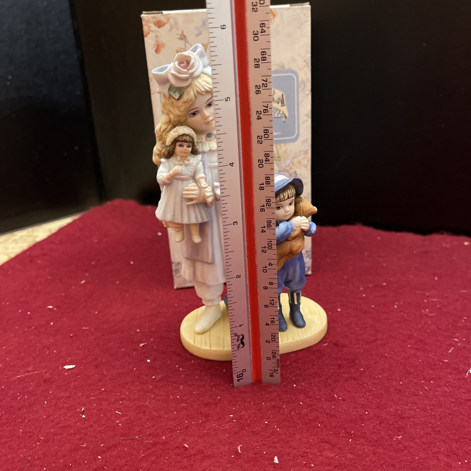 JAN HAGARA PORCELAIN FIGURINE "ENYA " G20639 SERIES New In