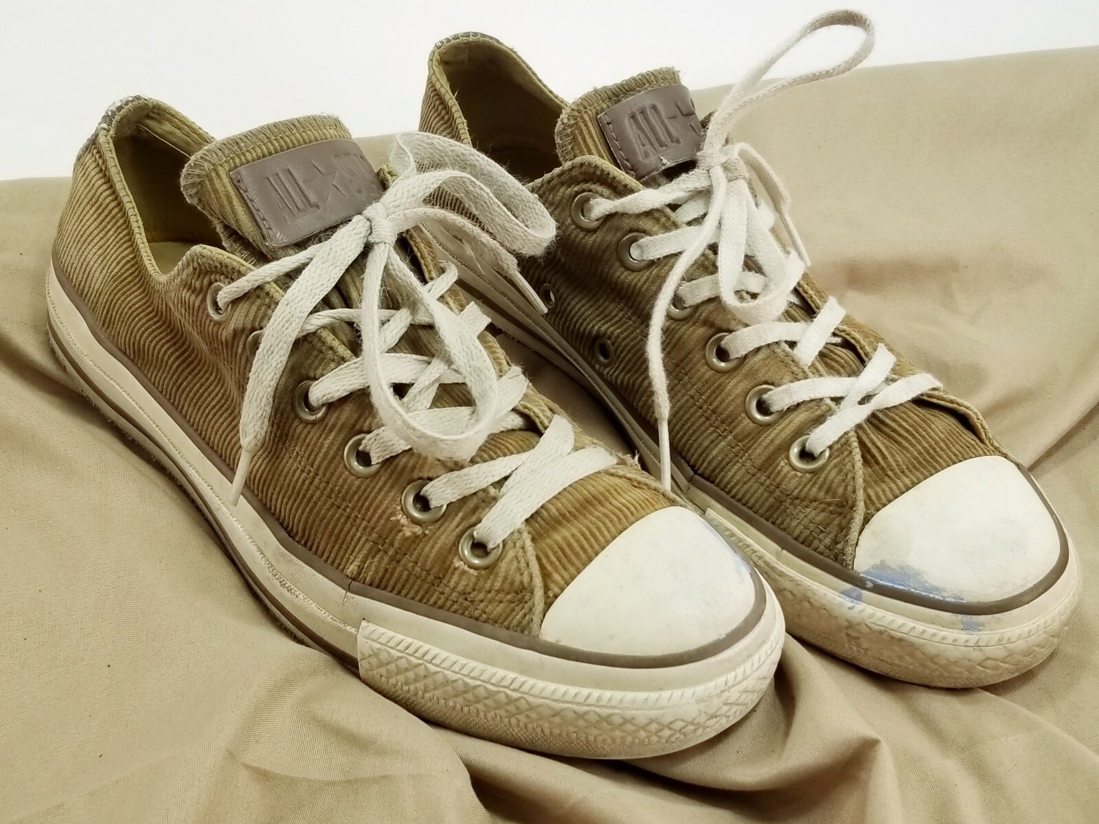 chuck taylor all star corduroy low top