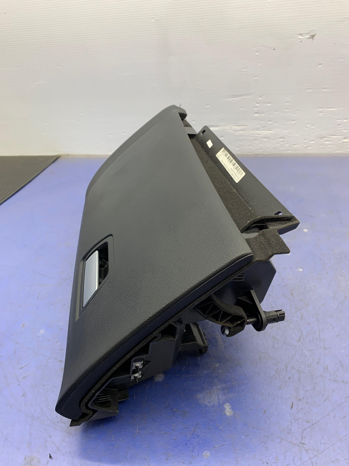 2014 - 2017 MASERATI GHIBLI OEM RIGHT FRONT DASH GLOVE BOX ASSEMBLY 60019274