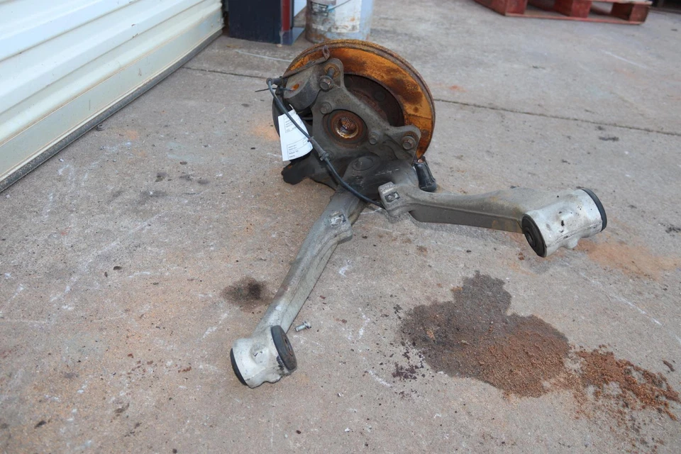 Cadillac Escalade 2007-2010 buje nudillo eje delantero derecho con brazo de control OEM Foto 2 de 3