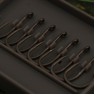 Gardner Beaked Chod Rigga Hooks - size 8