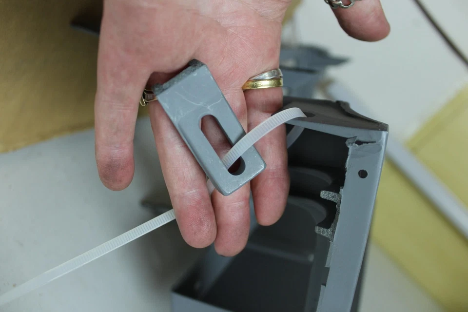 Nuevo OEM GM LH panel de faros izquierdo canastilla 3423913 1975 Chevrolet (FB6) Foto 4 de 4