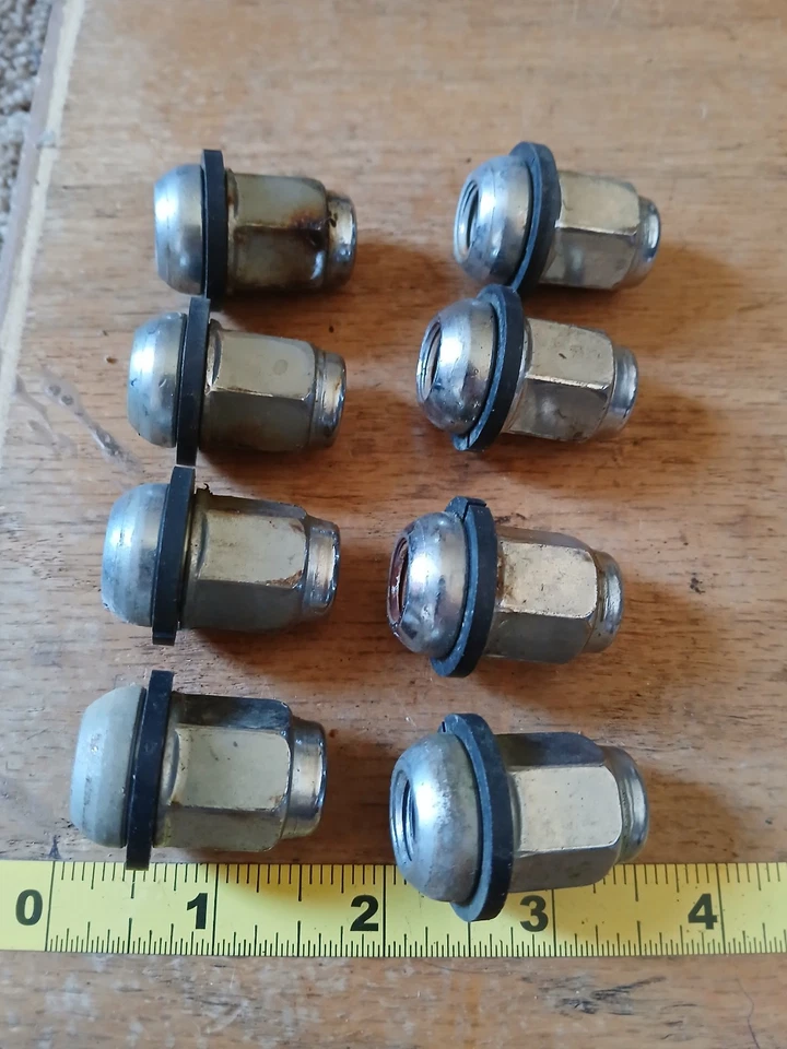 Lote de 8 tuercas originales Honda Civic 1993 - usadas Foto 4 de 4