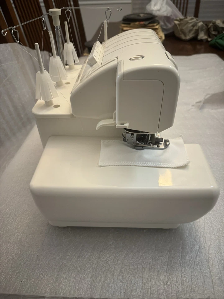 Baby Lock Imagine BLE1AT Serger Machine Self Threading Recently Serviced - Image 3 of 4