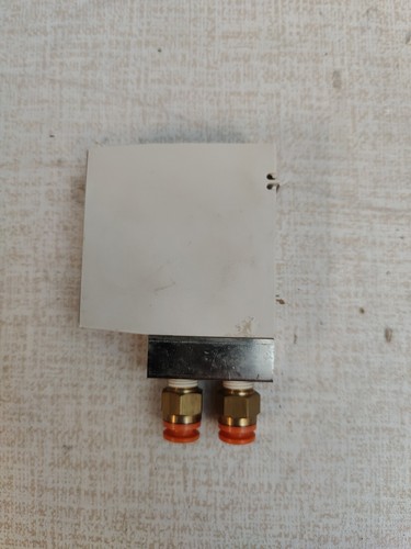 New Old Stock DWYER 616D-4 / 616D4 Pressure Transmitter Unit - Picture 2 of 4