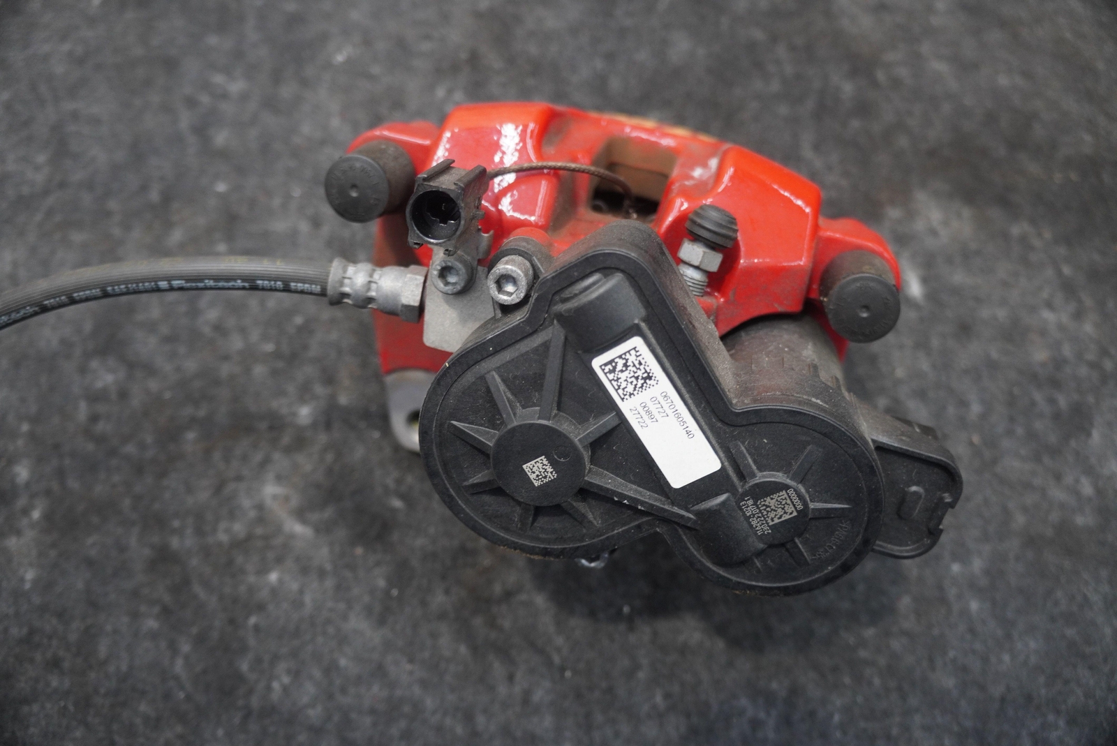 Rear Left Brake Caliper & Bracket Red 673013273 OEM Maserati Grecale Modena 2023