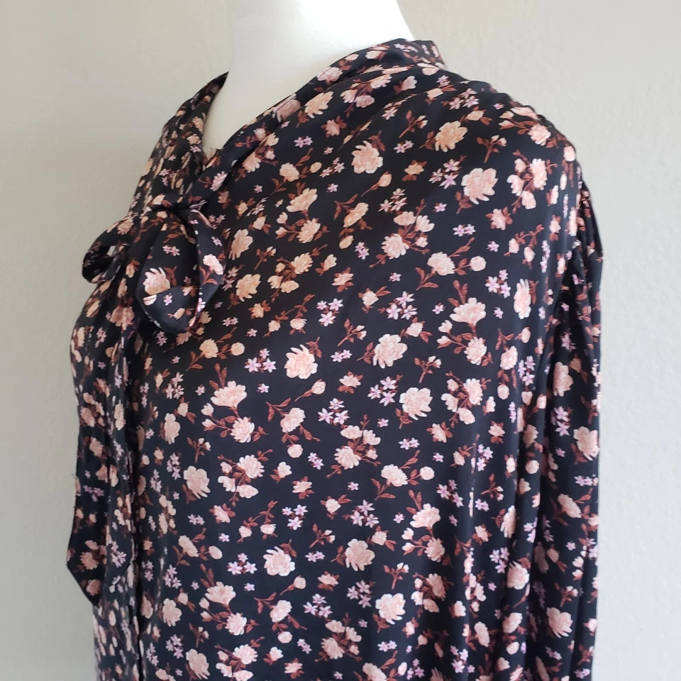 Blusa Levi's Talla Grande 3X Floral Suave Sedosa Mangas Largas Botón Arco Cuello Mujeres Foto 4 de 4