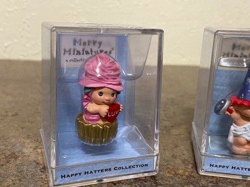 Hallmark Merry Miniatures Cappellai Felici Piccolo Topper & Rosie Chapeauzie - Foto 2 di 4