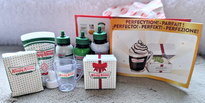 Zuru Mini Brands Create - Krispy Kreme Holiday - Christmas Tree Doughnut