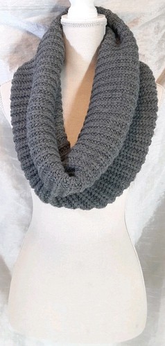 Divided H&M Chunky Knit Infinity Loop Scarf Cowl Snood Wrap Charcoal Gray Unisex - Picture 2 of 5