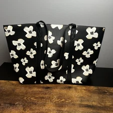 Thirty One Signature Tote Scattered Flowers Black & White NWOT With Wallet