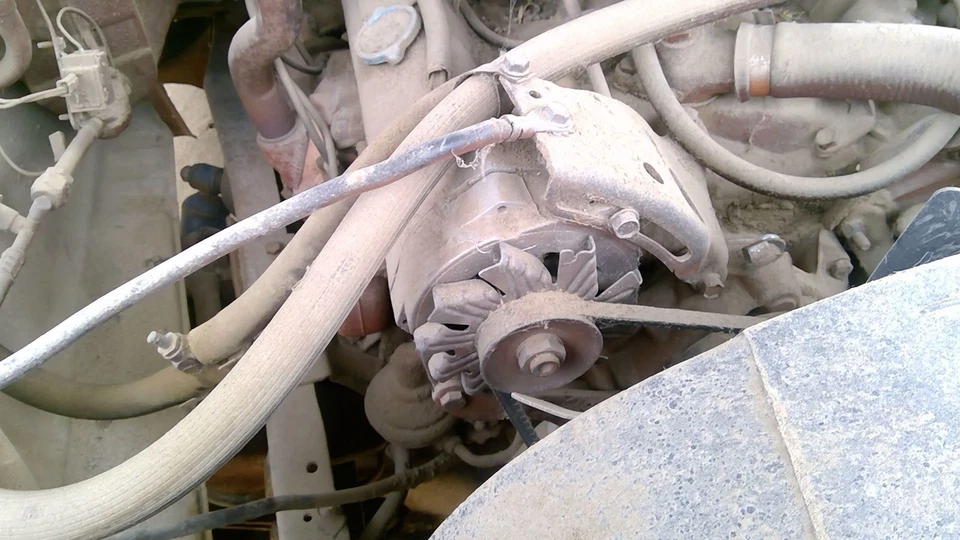 Alternador Chevy C20 Silverado 1971-1986 5,7 l 01979865 Foto 2 de 4