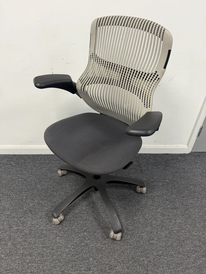 Knoll Generation Task Chair - Image 4 of 4