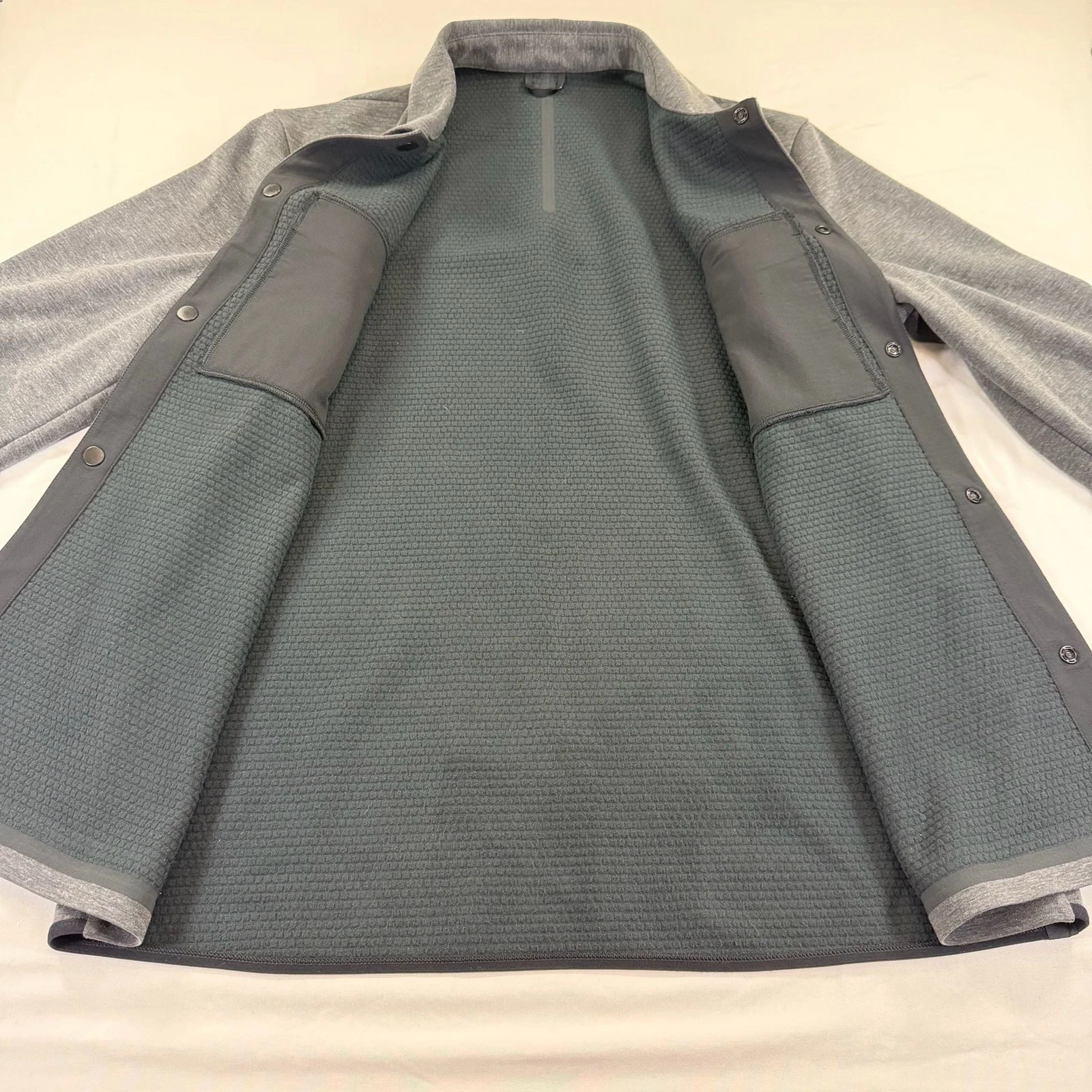 Lululemon Men’s L Gray Knit Overshirt Shacket Snap Front Jacket - product detail image 3